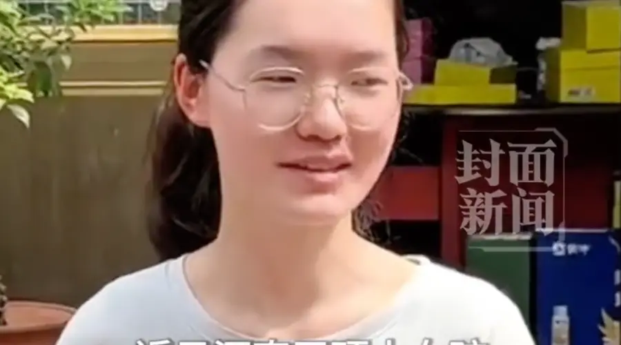 当“吃苦”变成一种冒犯：699分寒门女孩被50万人反驳，暴露了什么？