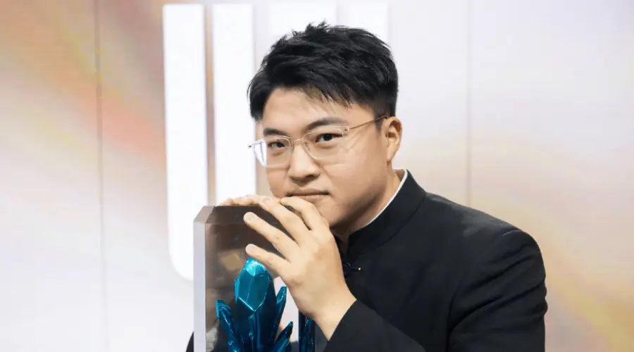 Guma接受采访,直言自己的偶像是uzi,很荣幸从他手里拿过奖杯
