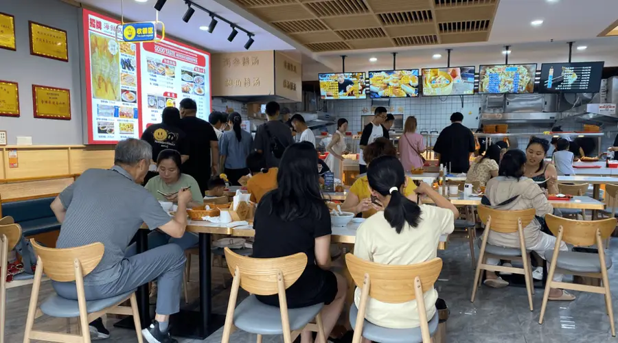 日照特色早餐：三木非遗糁汤与海鲜锅贴的美味邂逅