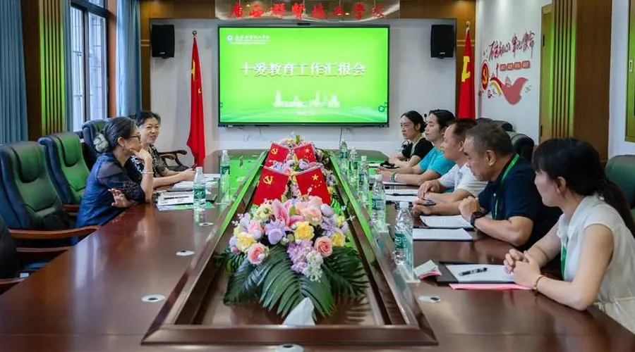 自治区技工教育研究室领导赴广西群贤技工学校开展指导工作