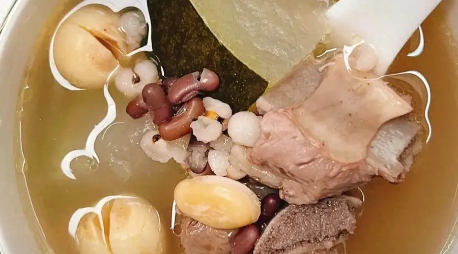 大暑汤饮新配：冬瓜猪骨慢炖 祛湿助眠清体