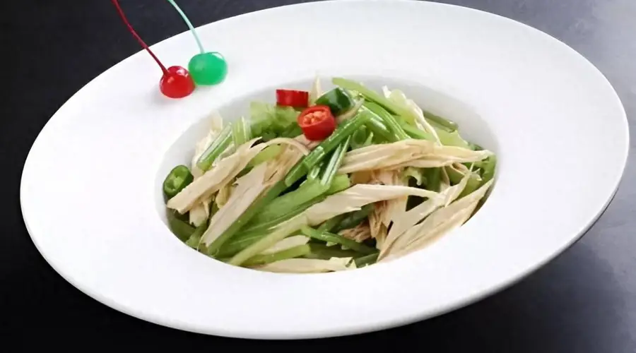 西芹炒腐竹微辣鲜爽 低脂下饭省事快手菜
