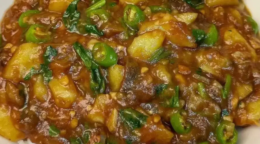 酱香浓郁土豆炖茄子,拌饭一绝的家常美味