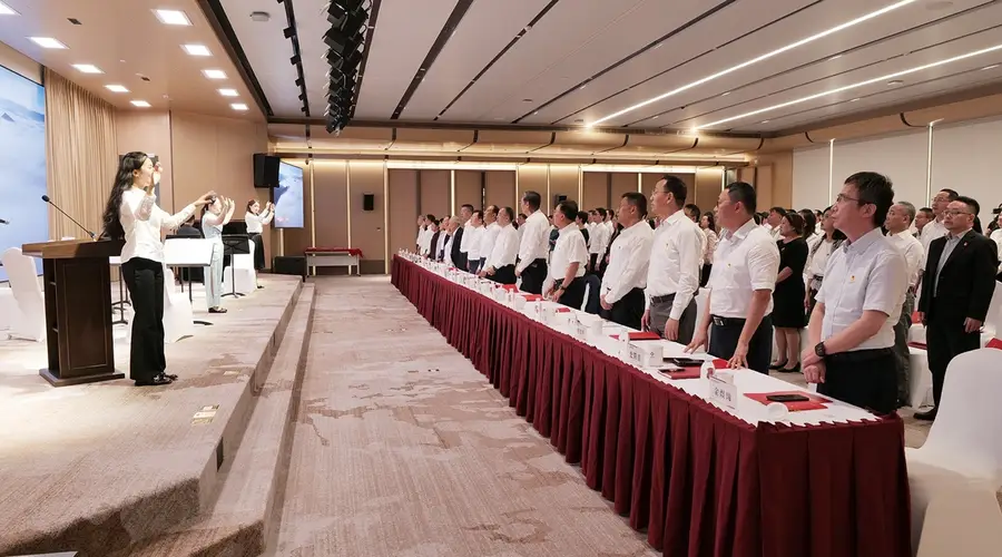 上海国盛集团举办“初心·华章”文艺党课