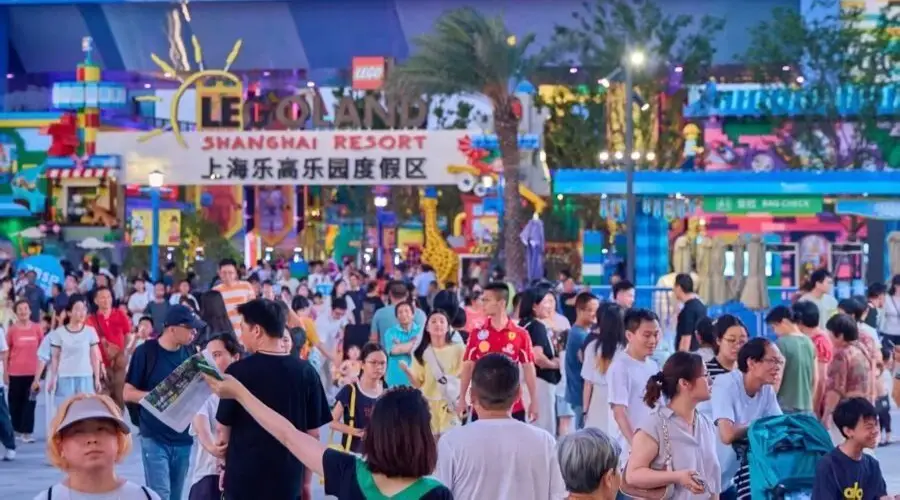 上海乐高乐园开园一周年,给金山带来了什么?