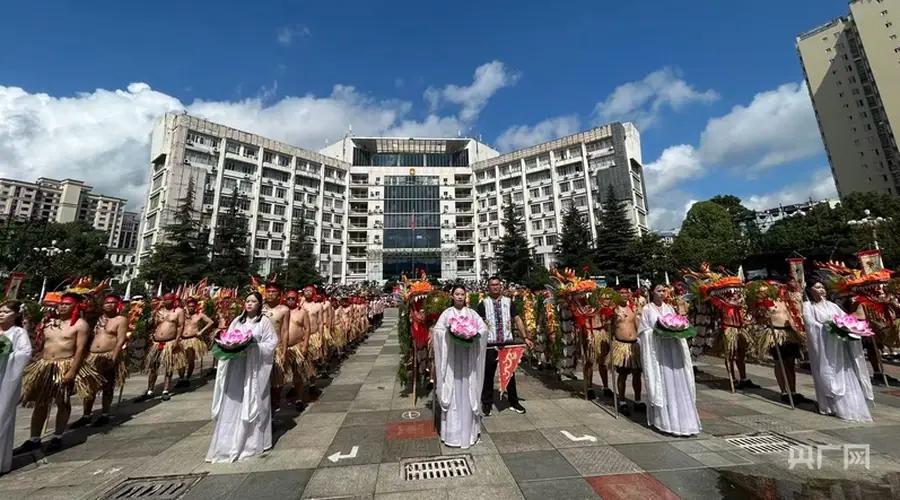 氛围感拉满!贵州平塘水龙节开泼 万人共享“吉祥水”
