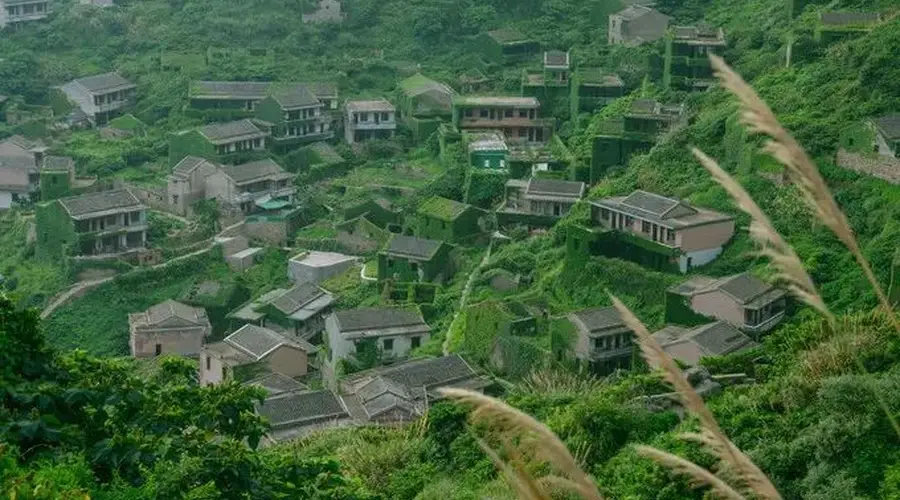 被遗弃的中国绝美无人村,真实世界版的“绿野仙踪”!