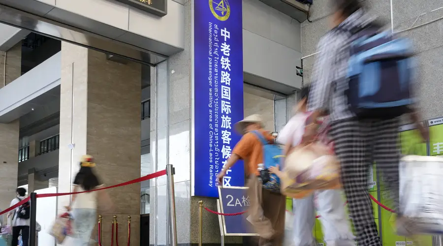 中老铁路助力暑期跨境游升温