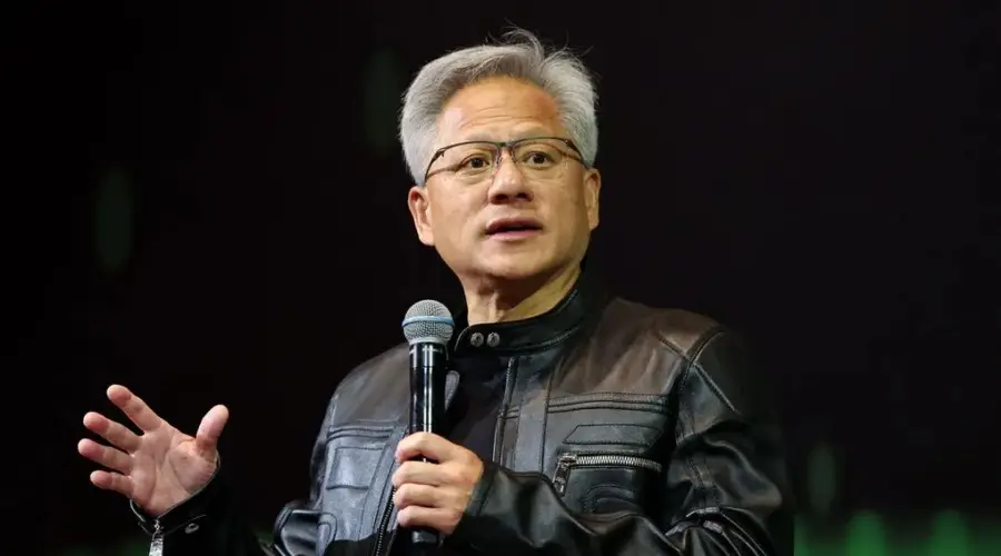黄仁勋皮衣,卖出了96万美元