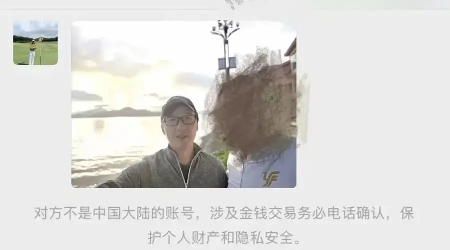 男子旅游时帮陌生游客拍照，闲聊之后发现竟是失联多年的台湾亲人！