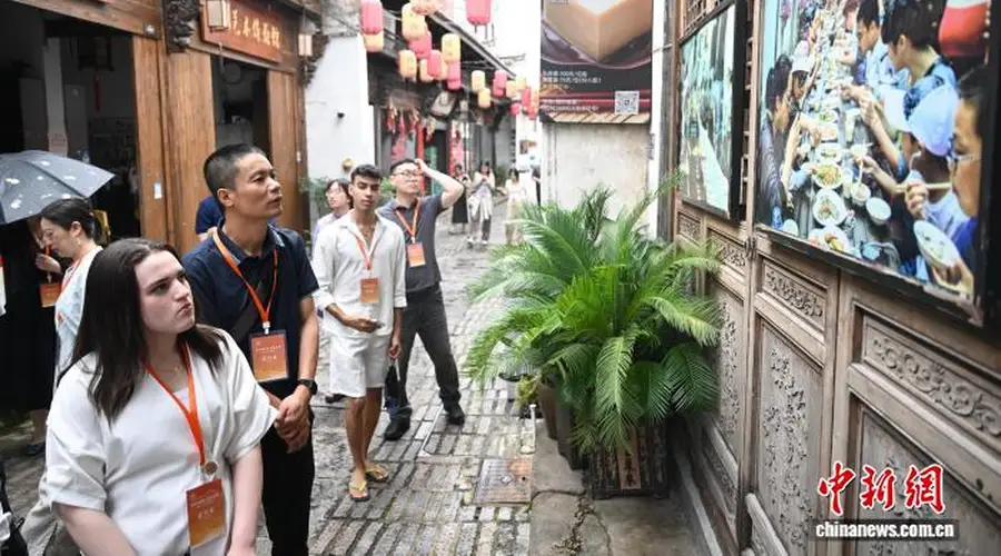 金华坡阳古街:海外华媒与留学生共赴非遗之约
