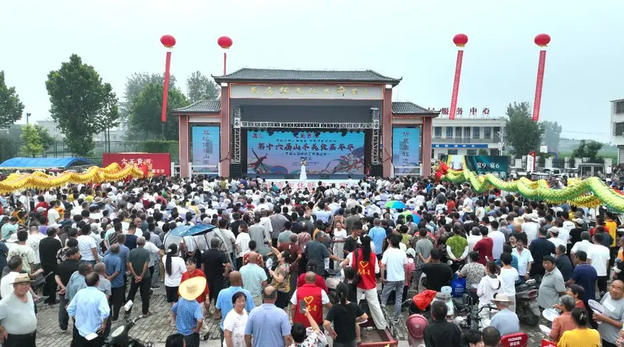 安徽临泉瓦店镇：唢呐美食斗羊掀起乡村盛夏狂欢
