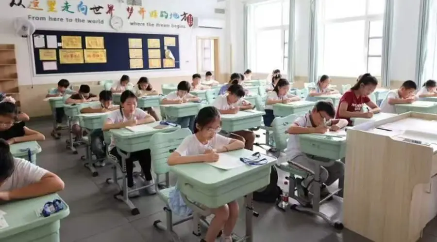 7月26日 首届同颂中华青少年志愿文学创作诵读大赛北部赛区在辽宁海城开赛
