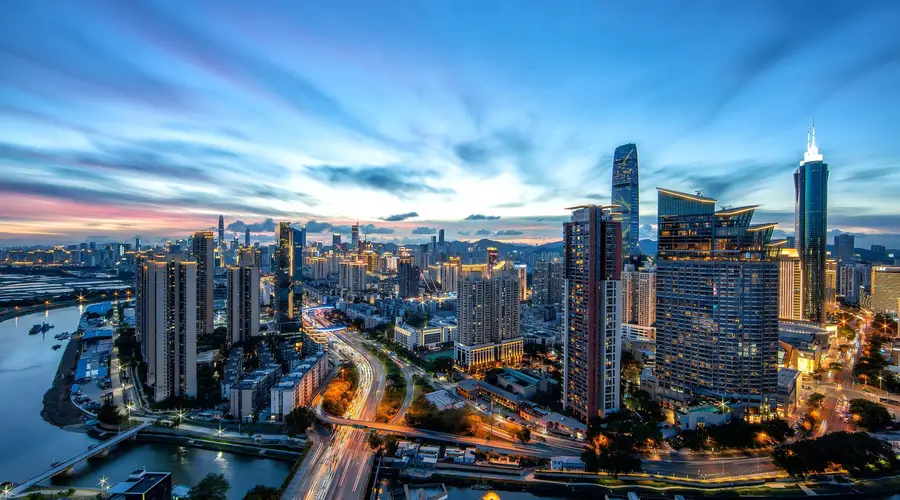 深圳上半年GDP增长5.8%:工业与外贸向上,消费与投资承压