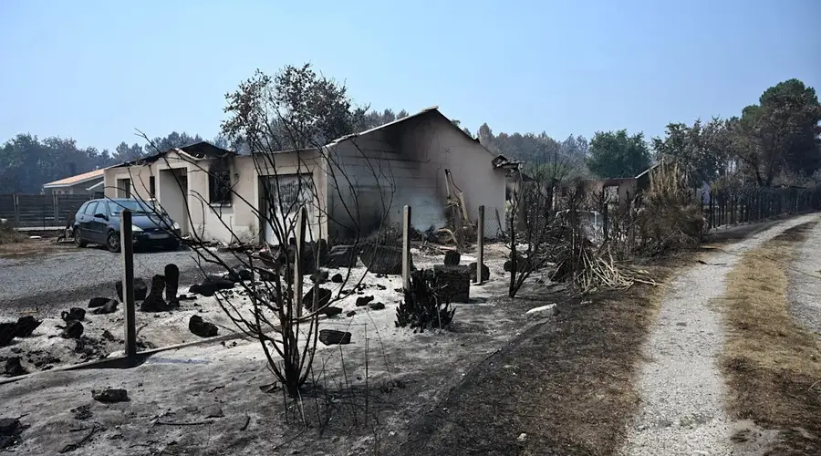 法国野火引爆当地暗藏的德军二战遗留地下弹药库