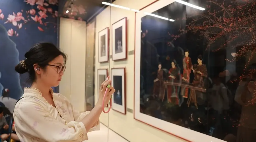 8月1日中国纸上刀绘展亮相沈阳 展出本土艺术家独创玄纸绘作品