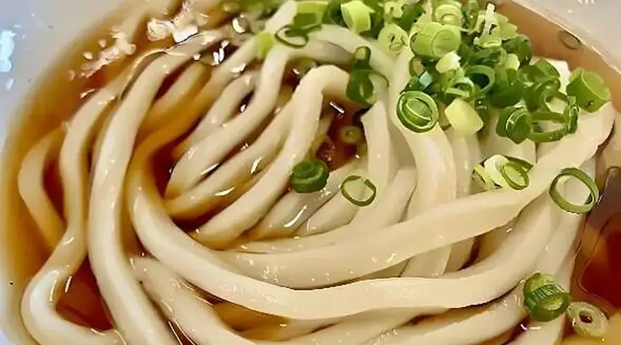 猪肉菜薹炒乌冬做法 乌冬面软滑口感适配家常烹饪