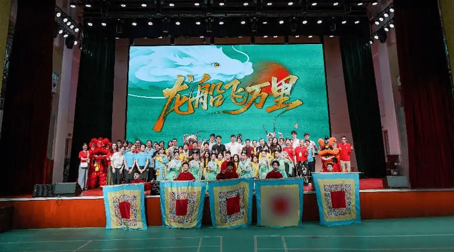 “亲情中华·中国寻根之旅”夏令营收官 海外华裔营员粤剧学习收获多