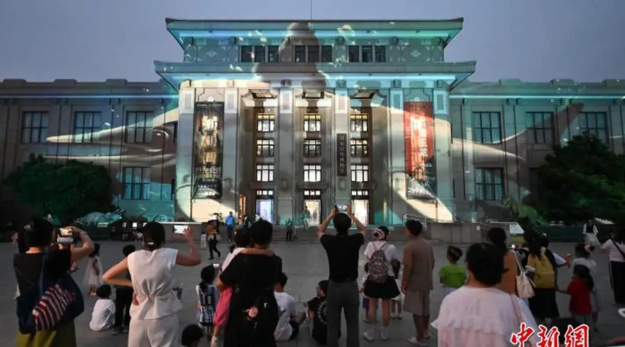 中国多地博物馆暑期推新展 民众赴馆文化消暑超20万人次