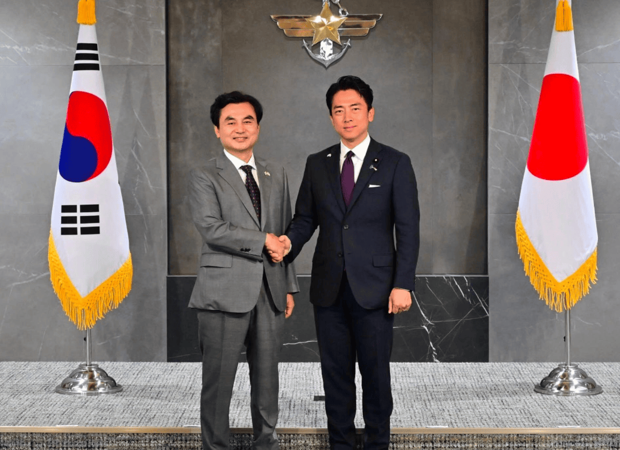 日本防卫大臣带着日韩防务协议上门，韩国再次拒签，李在明坚决不被日本拖下水