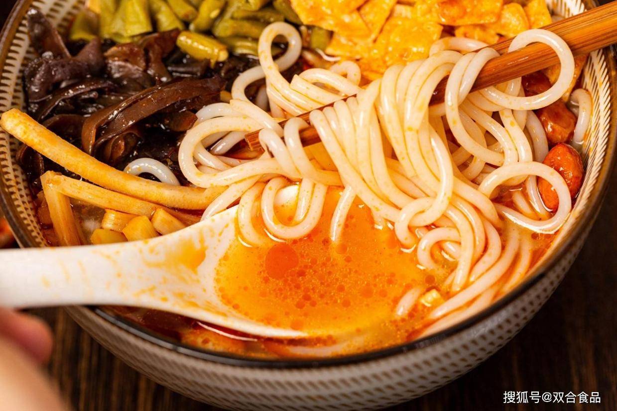 柳州人也不是天天都嗦粉，像螺蛳粉这么让人上瘾的美食，柳州这地方还有一堆