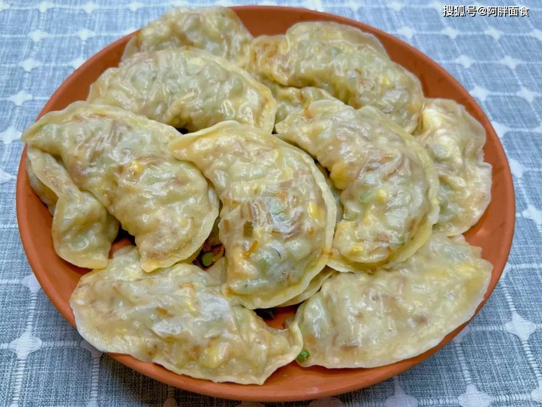 夏天吃豆角馅蒸饺，比水饺还简单省事，这样调豆角馅太香了，挑食的孩子也爱吃！