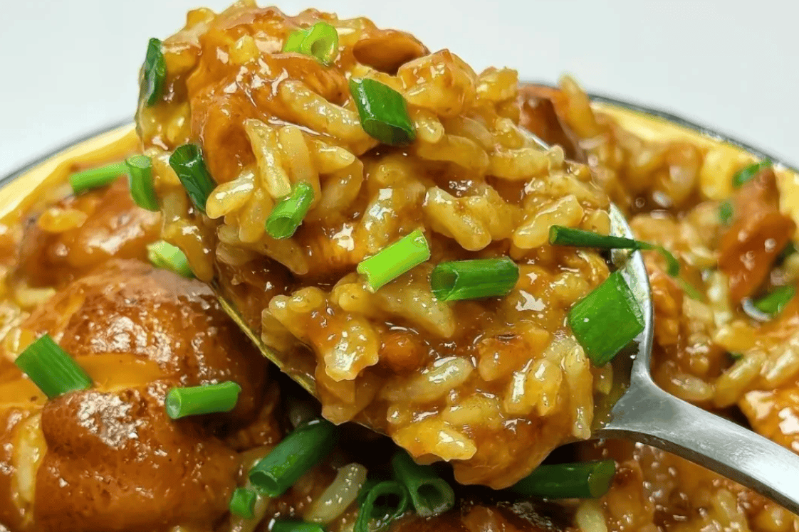 咖喱香菇鸡肉拌饭：一口浓香，治愈疲惫的家常美味