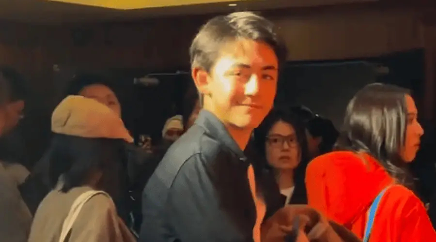 刘烨16岁儿子诺一近照曝光 混血长相超帅气