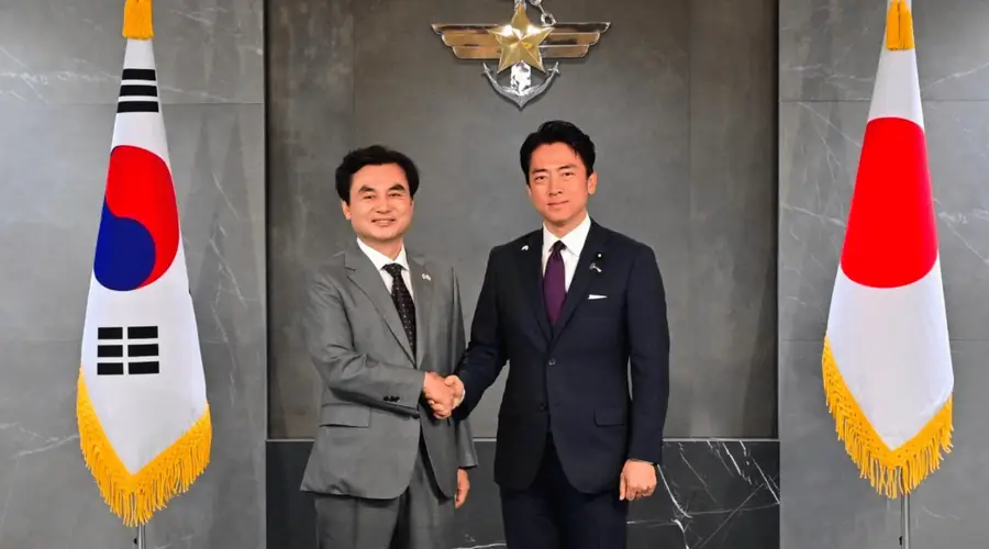 日本防卫大臣带着日韩防务协议上门,韩国再次拒签,李在明坚决不被日本拖下水