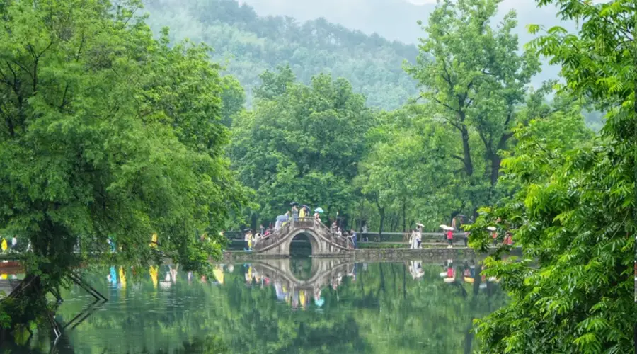 2026黄山避暑旅游攻略:住进黟县古村,邂逅24℃夏天