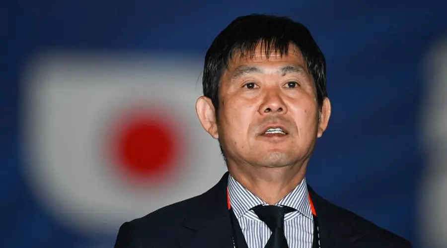 日本队主帅赛后含泪向球迷致歉 合同到期是否续约仍未定