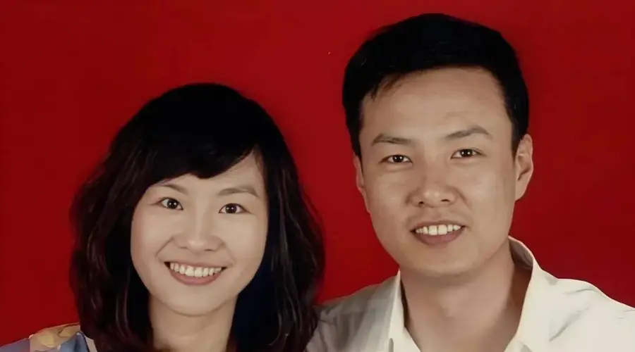 50岁朱铁近况曝光!娶美女教师儿女双全,如今婚姻幸福成宠妻狂魔