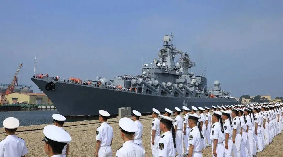 中俄兵力已集结完毕,两军将同时出动最强战舰,要拿日本狠狠立威!