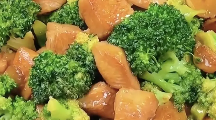 西兰花鸡胸肉:低脂高蛋白家常菜!