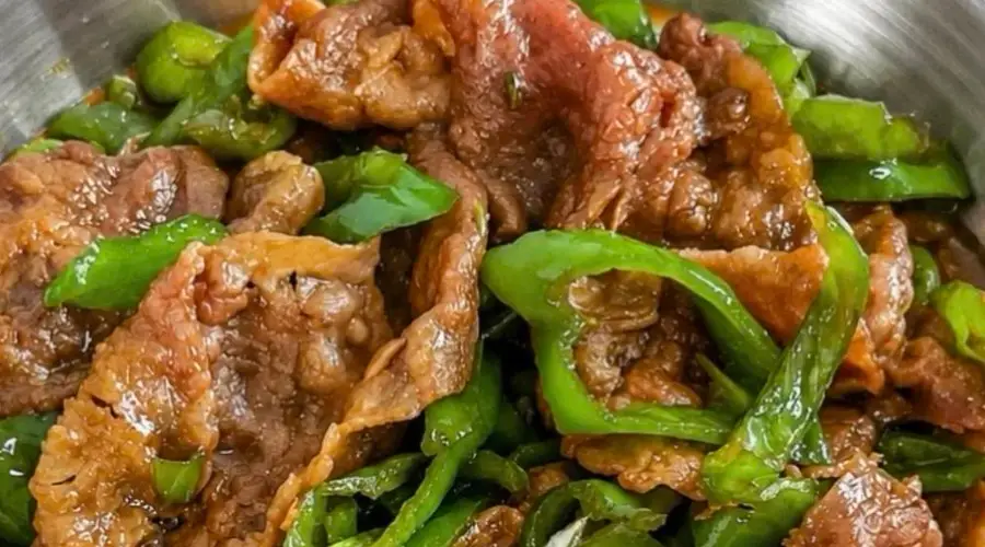 青椒炒肥牛：10分钟搞定香绝拌饭菜