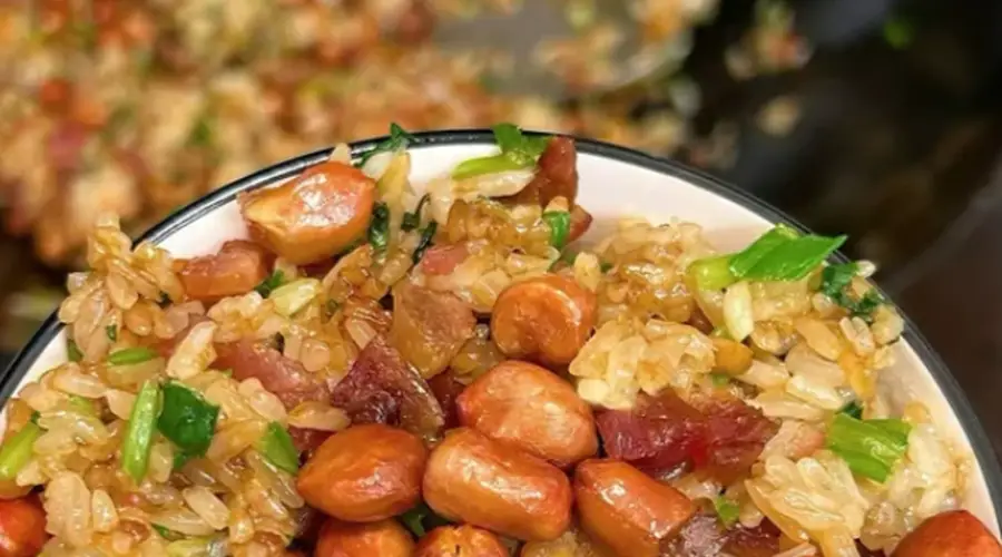 油润软糯咸甜交织腊味糯米饭香得入骨入味