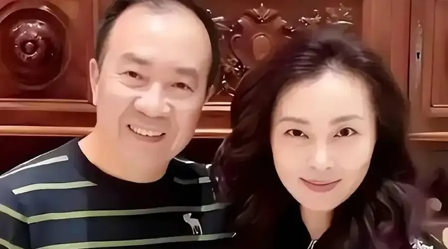 58岁袁茵近况曝光 定居北京过朴素生活与戴志诚相伴日常温馨安稳