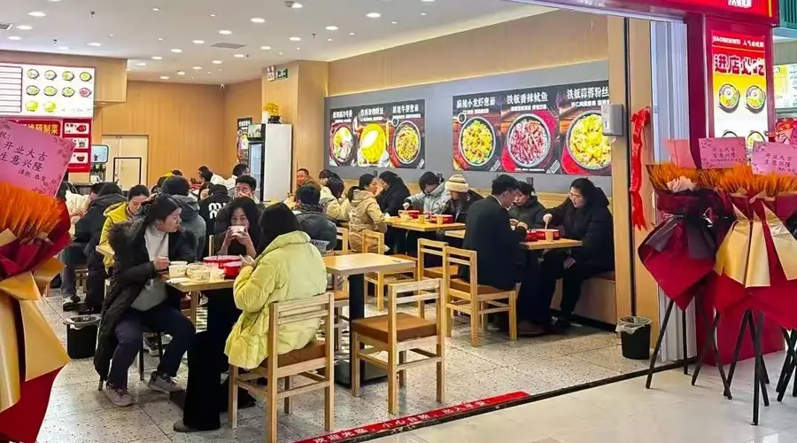 平价西餐成新宠,写字楼底商成热门打卡地