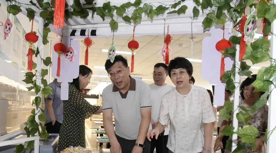 某医院设常态零食车 医护轮值当东道主共享甜蜜