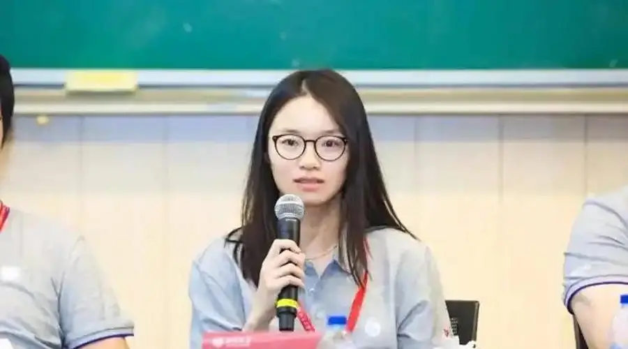 35岁学者王虹获数学界诺奖 获奖后坦然自嘲题难