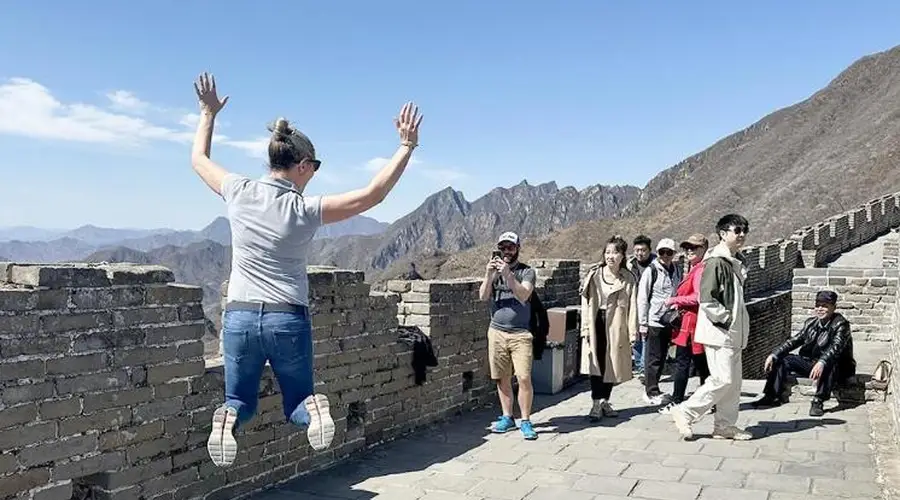 大量欧洲游客涌入中国，打着旅游“幌子”，实则另有目的