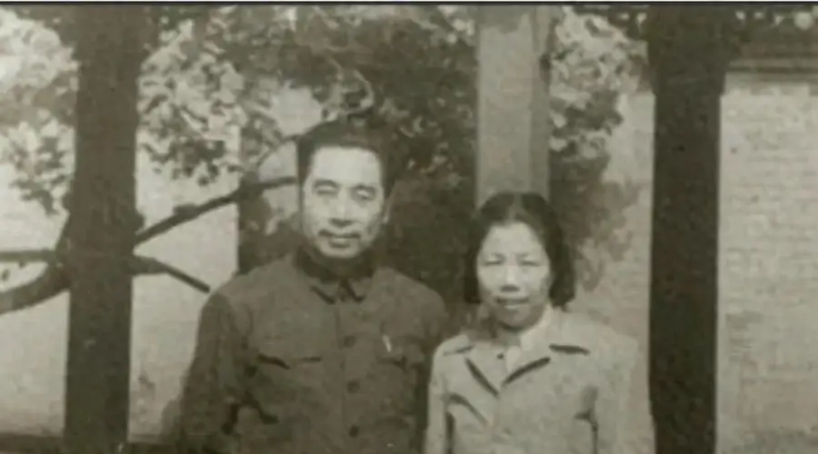 周恩来工作秘书何树英：周总理早已知晓自己会任总理 斯大林早有识人评价