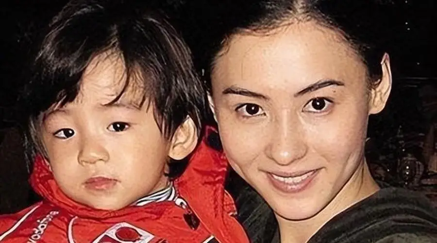 8月3日谢婷婷曝真相 谢家力挺张柏芝遭网传抹黑