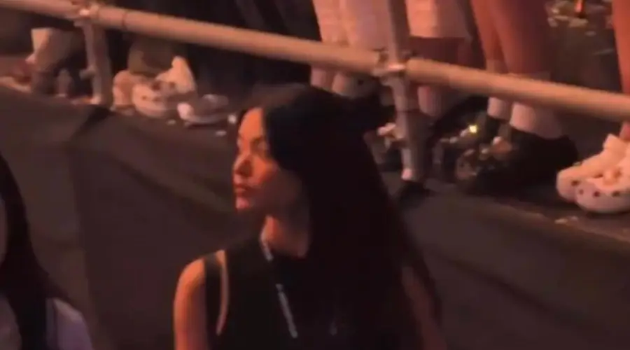 吴建豪妻子荒卷绘美现身F4演唱会 清冷气质引关注