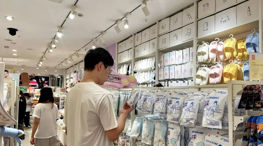 用完即弃 轻松愉快 这类物品成市民旅行新风尚