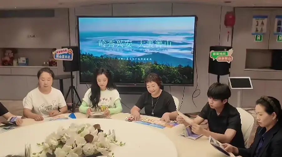 【箐凉一夏】引客入伊结硕果 山水箐山迎远客