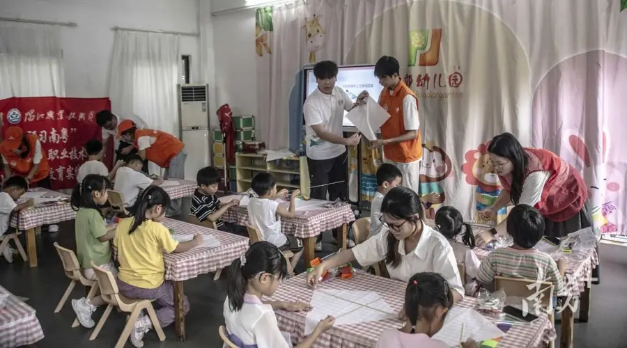 风筝非遗进校园,这群大学生带萌娃玩转阳江传统技艺