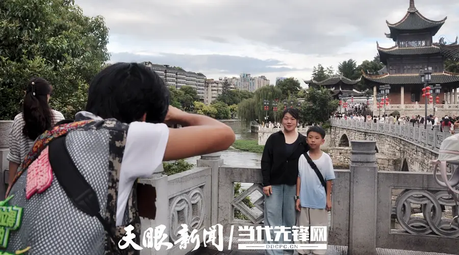 “拍张美照发朋友圈！”