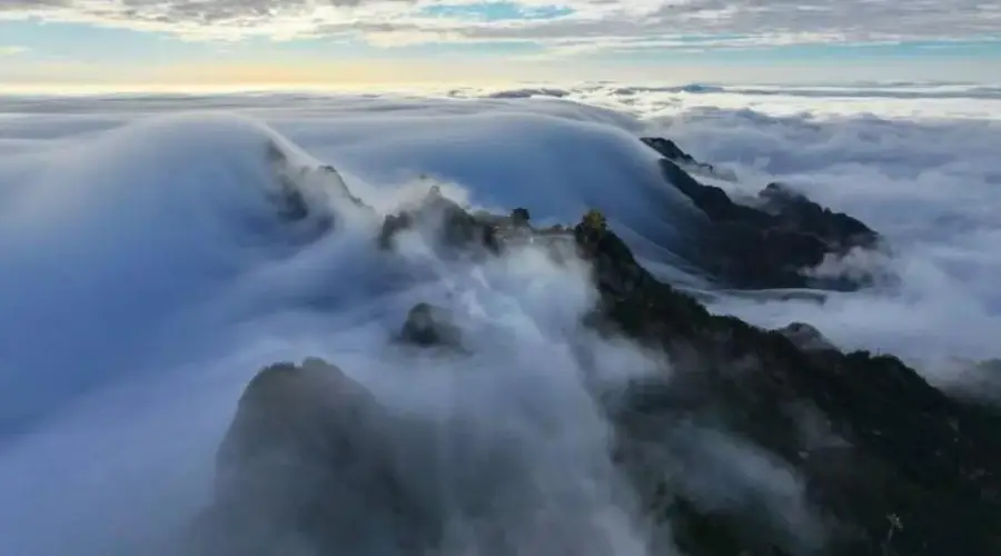 老君山月薪6万招云海观察员,多地景区砸重金推“神仙岗位”