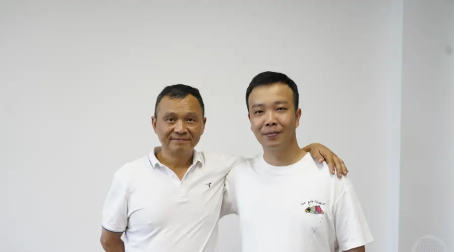 搭载“李要得”进藏的“黄色法拉利”运抵重庆,两位的哥感慨“这趟能吹一辈子”